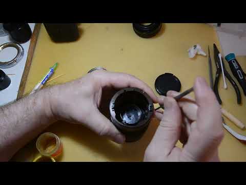 Видео: Carl Zeiss Jena MC Sonnar f/3.5 135mm. Ремонт. Смазывать, не смазывать? И чем? Lensservis мастерская