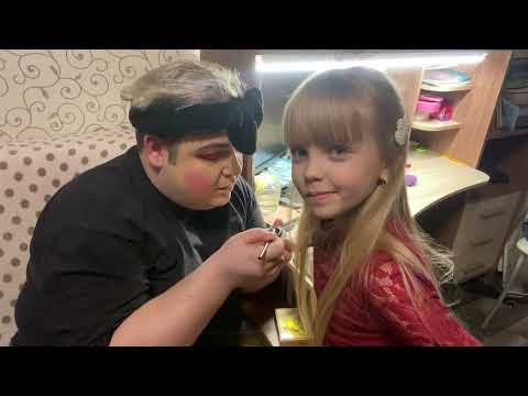 Видео: Дочка подруги делает мне макияж 💄