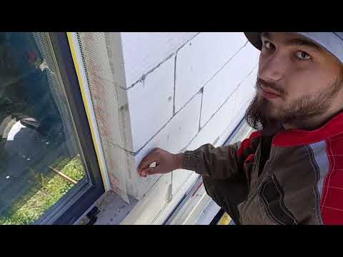 Видео: Утепление оконных откосов газобетонного дома, приклейка пенополистирола на клей-пену Ceresit CT84
