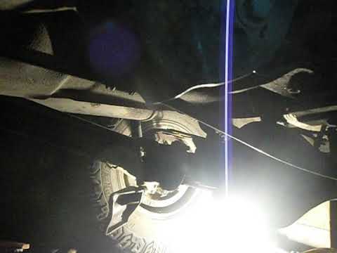 Видео: Замена рессоры  Л200 часть 1