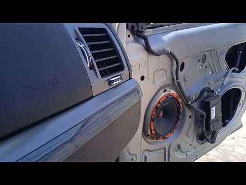Видео: Замена штатных динамиков передних дверей, Opel Vectra C, DL Audio Barracuda 165, Часть 2