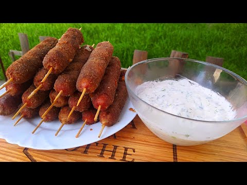 Видео: Ленивые корн доги с белым соусом, это проще чем вы думаете.