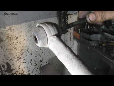 Видео: Замена сайлентблоков рулевых тяг Таврия Нова