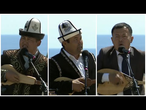 Видео: ЭЛДИ сагынган Акын Идирис Айтбаев АР-ТҮРЛҮҮ тилде ТӨКТҮ / Садыр АЖО КАЗАК акынына ТУЛПАР белек кылды