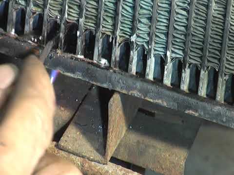 Видео: Ремонт трубок при снятом бачке радиатора