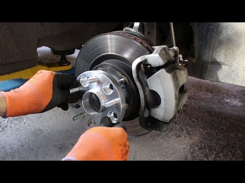 Видео: Установка проставок на колеса на Toyota RAV4 2,5 Тойота РАВ 4 2018 года
