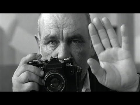 Видео: "Countrysude 35х45", a documentary about a traveling photographer. Directed by Evgeny Solomin, 2009.