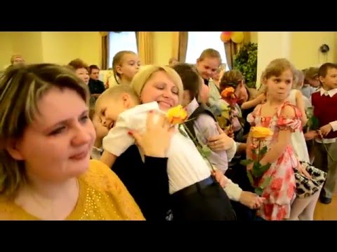 Видео: 8 Марта Самый трогательный момент утренника. (под. гр) детский сад 15 "Светлячок" Коломна