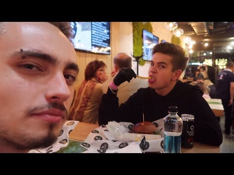 Видео: МЫ СИЛЬНО ОТРАВИЛИСЬ БУРГЕРАМИ ИЗ BLACK STAR? ВЛОГ - ВИДФЕСТ, ЛИЗЗКА, ДЖАРАХОВ, FACE, КАШИН