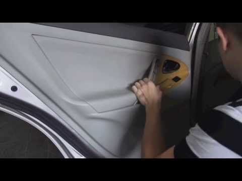 Видео: Toyota Camry 2006—2011 Door removal. Разборка двери