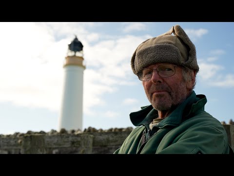 Видео: Удаленный шотландский остров, где два человека живут рядом с 600 овцами, питающимися водорослями.