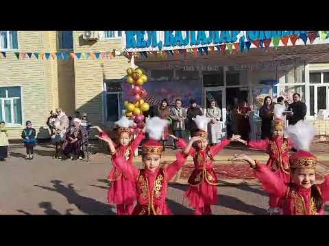 Видео: Уральск,Наурыз,36 школа,танцует Азиза.