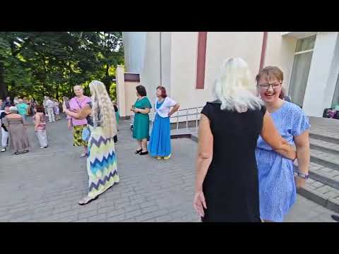 Видео: 6.07.24г..."Яблони в Цвету"... Севенроза... звучит на танцполе в Гомельском парке...