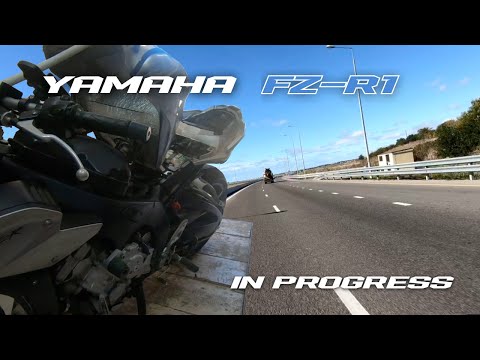 Видео: Yamaha FZ-R1 начинает потихоньку ехать