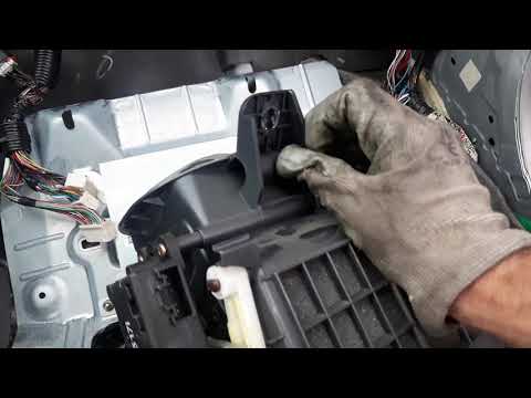 Видео: Разбор воздушной системы салона Mazda Premacy 2000г