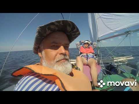 Видео: Под парусом на катамаране по Рыбинскому морю