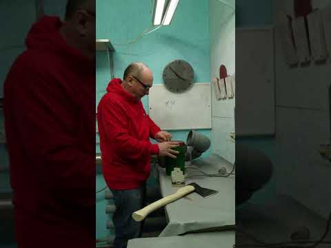 Видео: Заточка топора уральский кованный