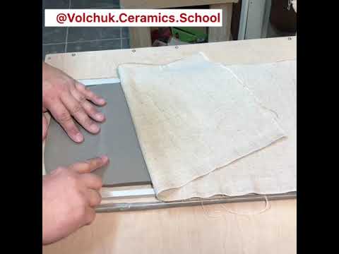 Видео: Раскатываем ровный ПЛАСТ : Урок 4 ч1 | Уроки Керамики
