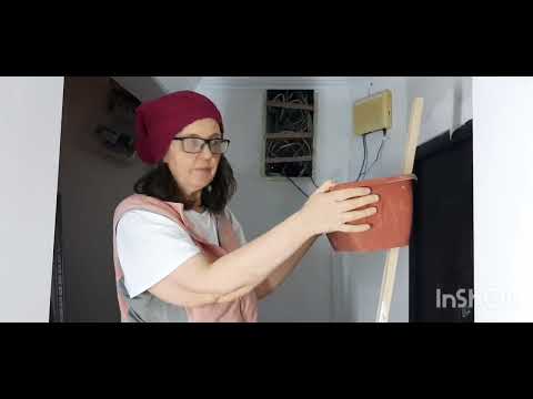 Видео: Чем шкурю стены. Настоящая лампа Лосева. Апгрейд лесенки. Перчатка-вытиралка. Какой респиратор лучше