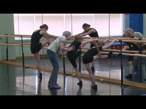 Видео: Упражнения для развития стопы. Хореография для детей