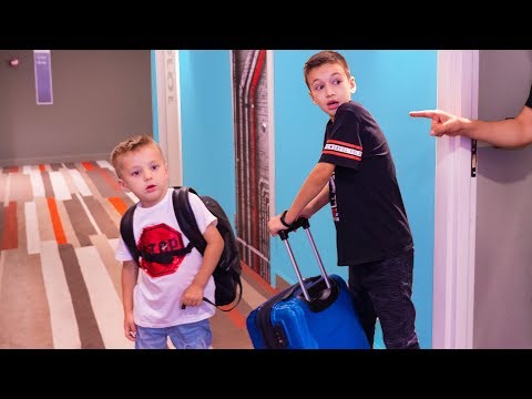 Видео: Папа ВЫГОНЯЕТ из Дома ! Кто ПРИДУМАЛ Этот Лагерь!