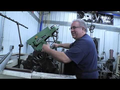 Видео: Вертикальный масляный зазор, линейный хонинг, балансировка коленвала, Chevrolet Gasser 1949 года