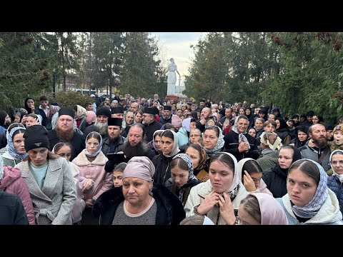 Видео: Молитвенное стояние верующих в поддержку Митрополита Лонгина 30.10.2025