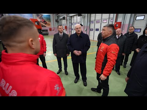 Видео: Лукашенко: Смотрю на ваш автомобиль! Вот интересно проехать на нём в карьере! // "МАЗ-СПОРТавто"