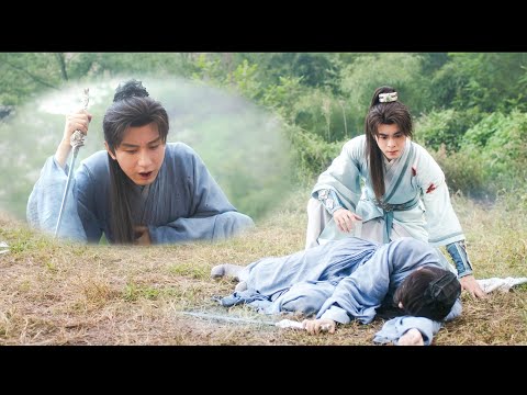 Видео: Ли Лианхуа победил злодея одним мечом, но рвота крови, маленький последователь запаниковал!