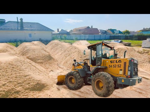 Видео: Снимаю грунт. Планировка песком.