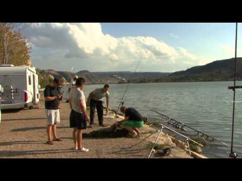 Видео: Риболов на река Ебро в Макуиненза 1-ва част www.digitalstudio.bg