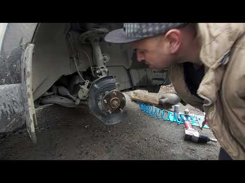 Видео: Замена передних тормозных дисков на Rav4 2018