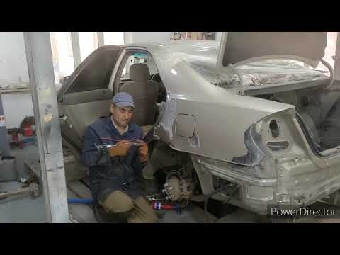 Видео: Ремонт крыла и подгонка багажника на Toyota Camry