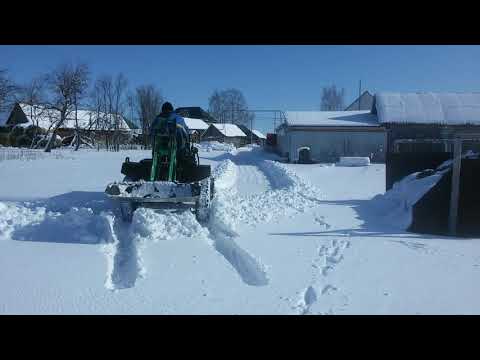 Видео: Чистка снега самодельным минитрактором.