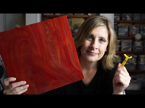 Видео: КАК РЕЗАТЬ ВИТРАЖНОЕ СТЕКЛО ДЛЯ МОЗАИКИ | Простое пошаговое руководство для начинающих! Инструмен...