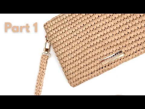 Видео: Часть 1: Как связать крючком сумочку из рафии на молнии | Подкладка не нужна!