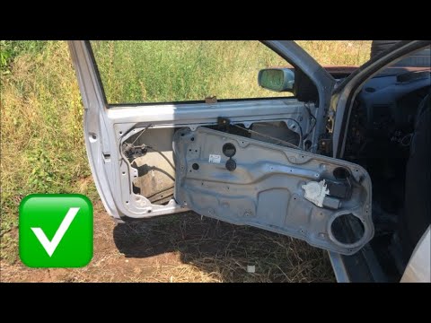 Видео: Как се сваля стъклоповдигач от Голф 4 / Пасат б5 | How to remove a window lifter from Golf 4 /Passat