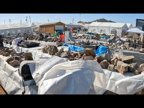 Видео: Мой визит на выставку драгоценных камней и минералов Quartzsite — осмотр стендов продавцов