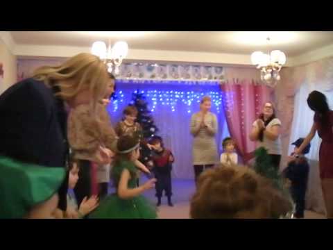 Видео: Хоровод з батьками "Кульки почіпляємо"