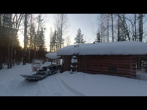 Видео: НОЧУЕМ в ИЗБЕ на ТАЁЖНОМ ОЗЕРЕ. ТОЛКАЧ УРАГАН ТАЙГА по ГЛУБОКОМУ СНЕГУ. Проверяем жерлицы. Часть №2.
