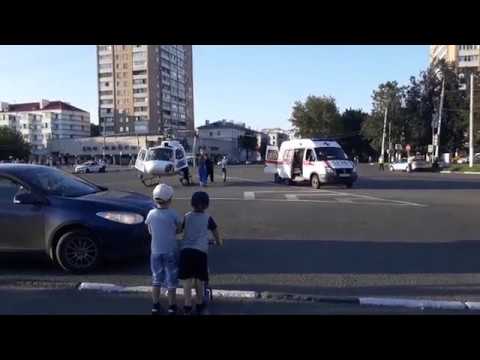 Видео: Вертолет в центре города