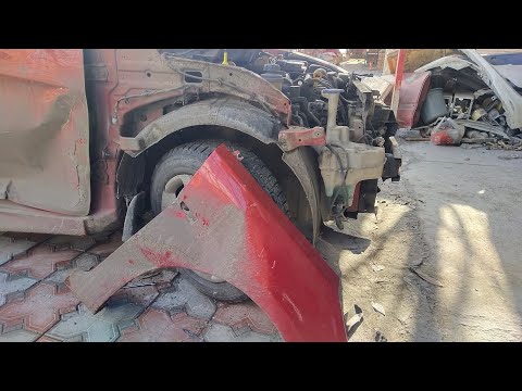 Видео: Как снять переднее крыло Hyundai Accent (Solaris)
