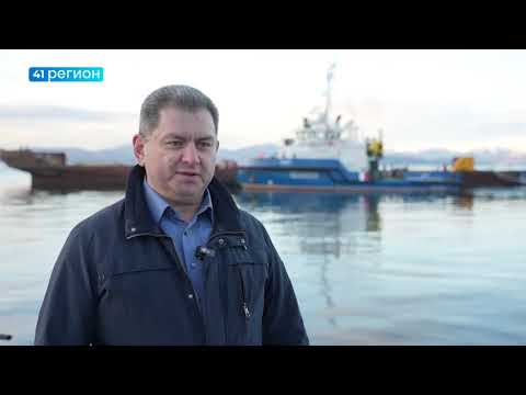 Видео: ЯХТУ СНЯЛИ С МЕЛИ В БУХТЕ ОЛЬГА КРОНОЦКОГО ЗАЛИВА У БЕРЕГОВ КАМЧАТКИ • НОВОСТИ КАМЧАТКИ