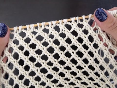 Видео: Простая ажурная сетка спицами - оригинальный летний узор.  Openwork mesh knitting.