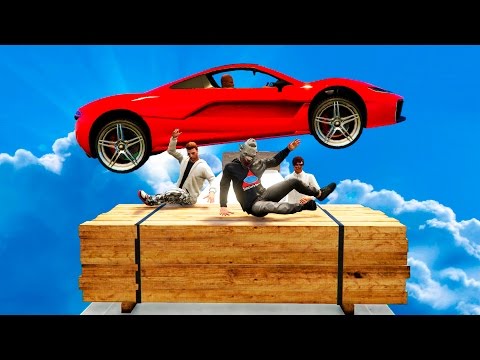 Видео: ТОЛПА БЕГУНОВ ПРОТИВ МАШИН НА ТРОПЕ СМЕРТИ! (GTA 5 Смешные моменты)