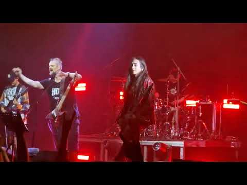 Видео: LIVE! Пушной - 18 мне уже (кавер на Руки Вверх) - запись с концерта в Санкт-Петербурге