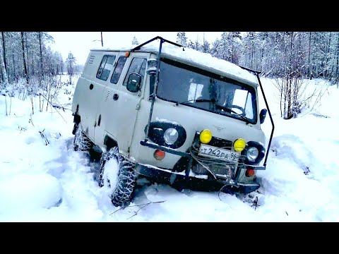 Видео: Пробиваем зимник на Уаз Буханке.