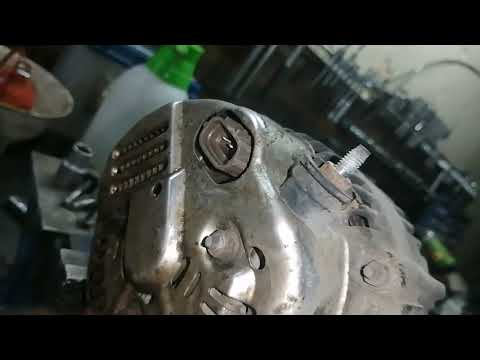 Видео: Toyota Sequoia V8 4.7L снятие и ремонт генератора