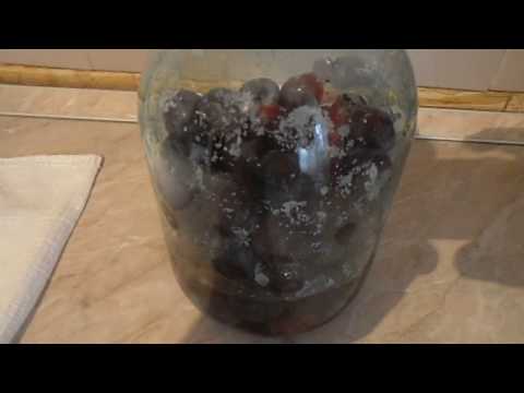 Видео: Наливочка из слив и вино в погребе ч.1