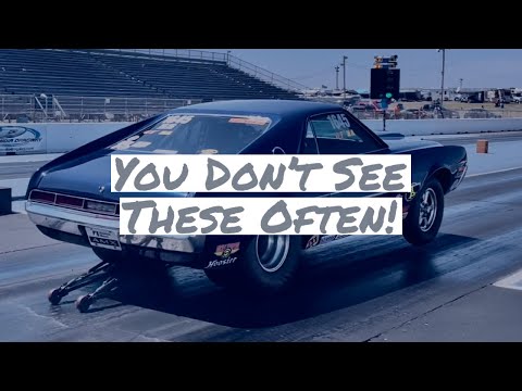 Видео: AMC AMX 1970 года разгоняется до 10 миль в час | Супер-гонки на заводе | Видеоинтервью с водителе...